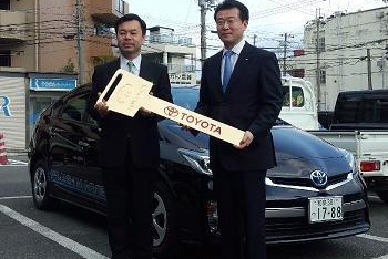 和泉市にエコカーを寄贈